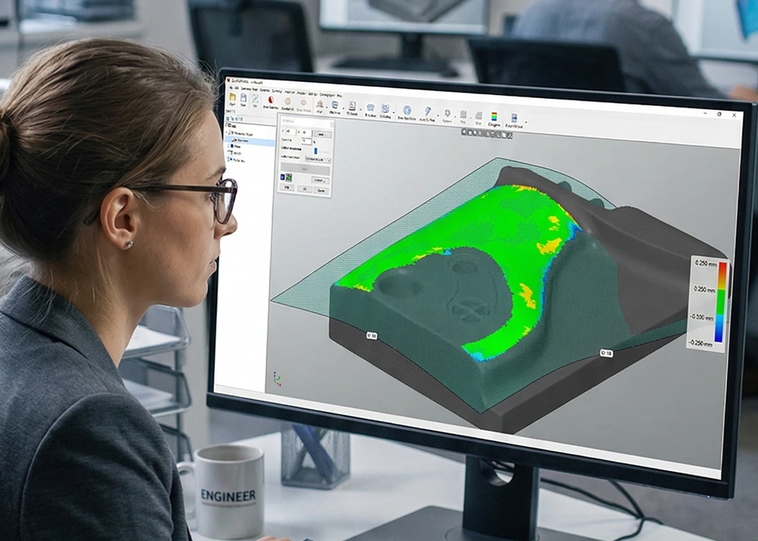 Un technicien faisant une rétroconception sur base de scan 3d