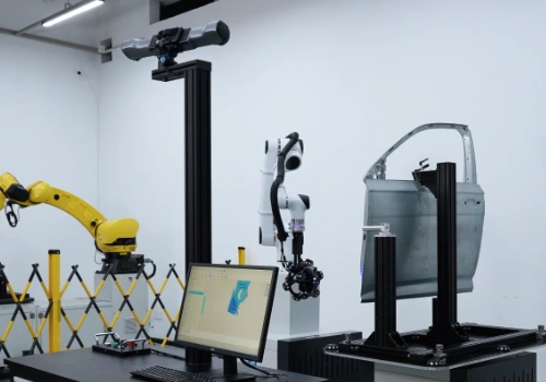 Une cellule d'inspection AM-CELL qui numérise une portière de voiture