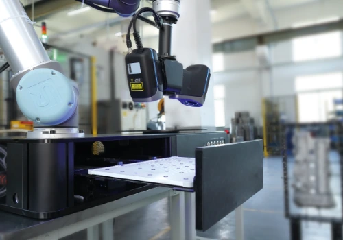 Un module automatisé d'inspection AM-desk effectuant une calibration automatique pour garder une haute précision