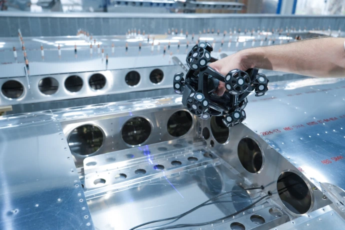 Le nimbletrack en train de scanner un outillage