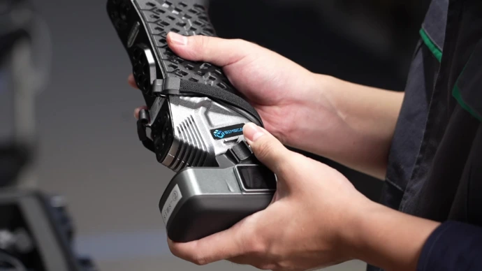 Un scanner 3d SIMSCAN, très petit gabarit il tient dans la paume d'une main
